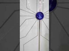 Per favore seguimi per fare un giro nel nostro showroom di fabbrica.